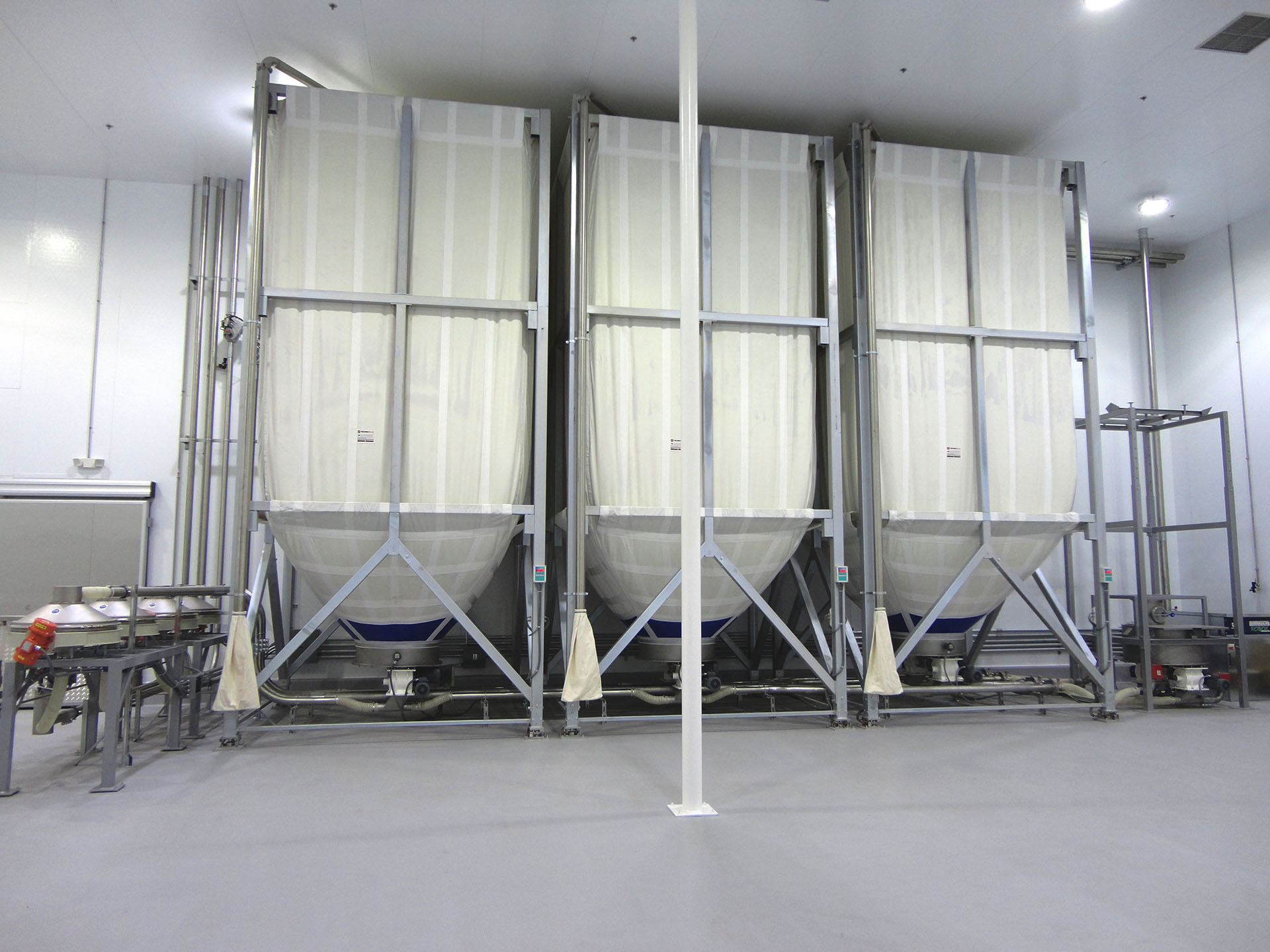 High tenacity polyester silos
