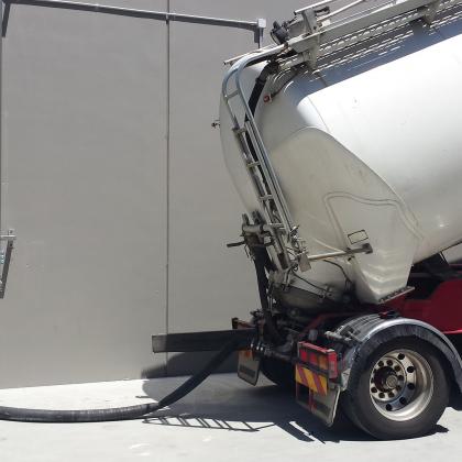 cisterna sfuso bulk truck unloading