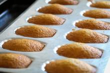 Sponge cake and sweet snacks